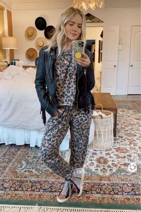 Stay at home outfit, Leopard Sweatshirt and Joggers. Leather Jacket. Hunter Premo, Fashion Blogger from Nashville, Vintage and Boho Style Looks #HunterPremo Hunter Premo, Casual Boho Style, At Home Outfits, Instagram Outfits, Style Looks, Popular Outfits, Home Outfit, Cozy Outfit, Casual Winter Outfits