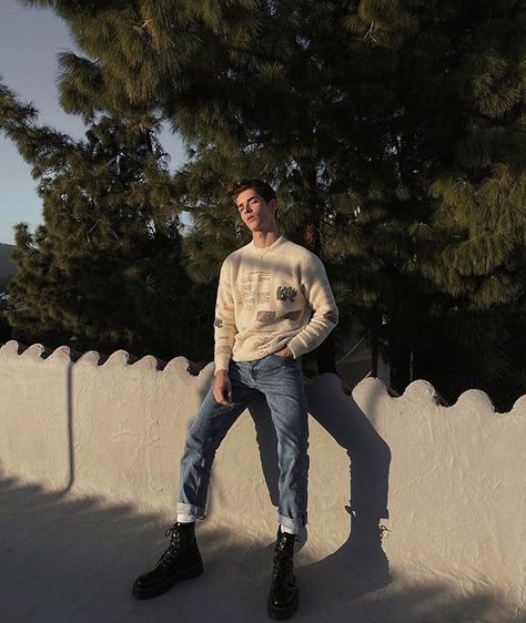 Manu-fdz (Posts tagged instagram) Dr Martens Men Outfit, Soft Boy Outfits, Dr Martens Men, Martens Outfit, Dr Martens Outfit, Black Boots Outfit, Mens Photoshoot Poses, Street Style Outfits Men, Men Stylish Dress