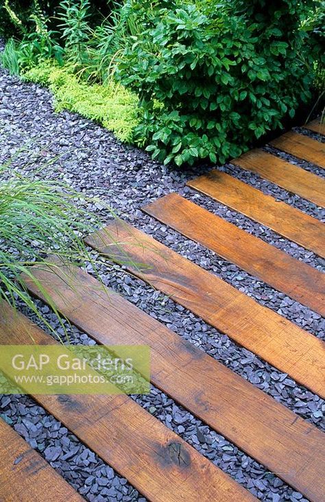 Green oak paving with slate chippings Slate Chip Pathway, Slate Outdoor Walkway, Slate Chippings Garden Ideas, Slate Chips Landscaping, Slate Chippings Garden, Slate Garden Ideas, Slate Patio Ideas, Dg Pathway, Railroad Ties Landscaping