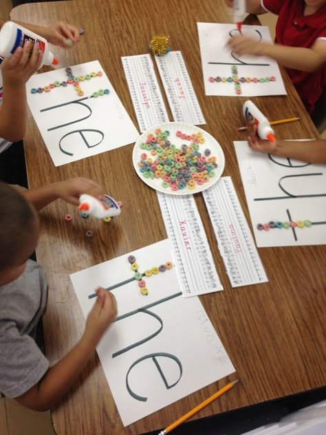 Sight Word Art Projects, Letter Learning, Preschool Sight Words, Sight Word Fun, Teaching Sight Words, Kindergarten Centers, Sight Words Kindergarten, Sight Word Practice, Sight Word Activities