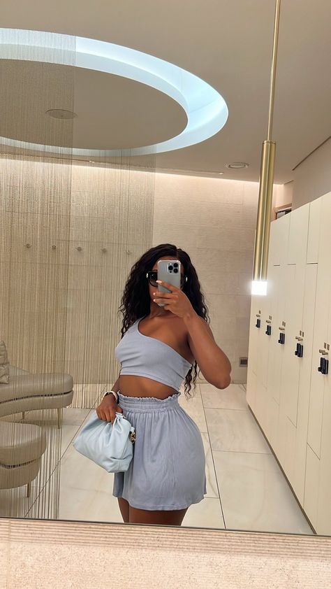 Spa Date, Pose Inspiration, Lifestyle Aesthetic, Mirror Pics, Photo Pose, Women Lifestyle, R5, Galaxy Wallpaper, Photo Poses