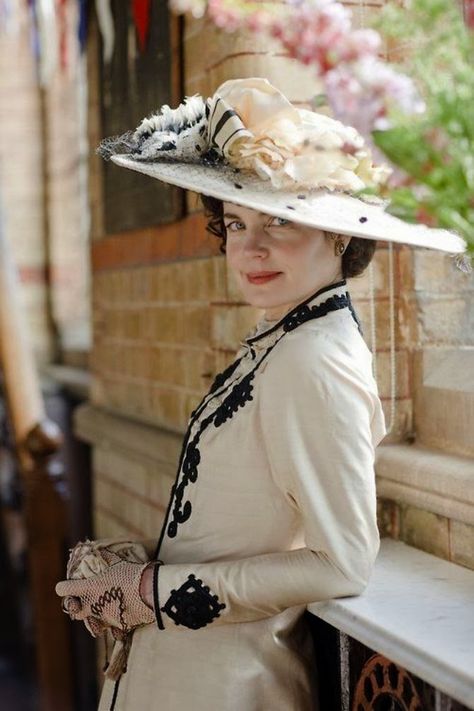 Downtown Abbey Fashion, Downton Abbey Characters, Downton Abbey Costumes, Elizabeth Mcgovern, Downton Abbey Fashion, Highclere Castle, Downton Abby, Lady Mary, Costume Drama