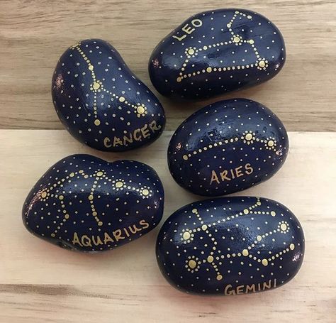 Artistic Rock Painting, Astrology Painting Ideas, Hantverk Diy, Diy Rock Art, Witch Diy, Painted Rocks Kids, Painted Rocks Diy, Rock Painting Ideas Easy, Painting Rocks