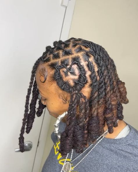 LOC SPECIALIST 🍀 on Instagram: “Crispy Loc Knot Bob w/ Heart 🥰💕. *cute note* : her twin daughters birthday is coming up & they have heart designs in their hair 🥰💕so I was…” Heart Style With Locs, Heart Barrel Twist Locs, Heart Loc Style, Cute Locs Hairstyles, Loc Bob Dreads Black Women, Dreadhead Styles, Loc Knot Bob, Handmade Locs, Retwist Locs Style