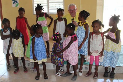 Dresses For Africa, Children In Africa, Pillowcase Dresses, Samaritan's Purse, Charity Project, Operation Christmas Child, Dress Tutorials, Pillowcase Dress, African Girl