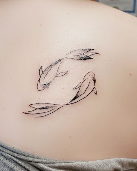 Koi Fish Collar Bone Tattoo, Small Fish Tattoo, Pisces Tattoo, Bone Tattoo, Pisces Tattoos, Tattoo Simple, Koi Fish Tattoo, Neck Tattoos, Fish Tattoo