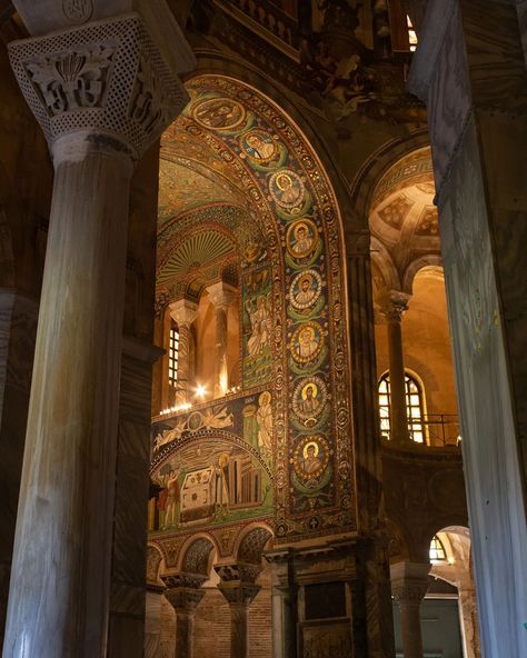 Basilica di San Vitale, Ravenna (2024) – A sort of ‘Little Constantinople’ for its wealth of early Christian and Byzantine art, Ravenna is known for its tagline ‘City of Mosaics,’ but surprisingly isn’t all that well-known. Its golden age spanned from the 5th to 8th centuries, a bridge between ancient and medieval worlds, beginning with a stint as the final capital of the Western Roman Empire, toppled right here. In the days of Germanic rule that followed, it was capital of Theoderic's Ostrog... Byzantine Empire Architecture, Byzantine Empire Aesthetic, Byzantine Aesthetic, San Vitale Ravenna, Empire Architecture, Byzantine Mosaic, Medieval World, Byzantine Empire, Byzantine Art