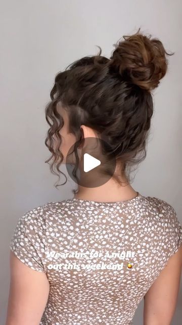 Jennie 🌷 | Curly Hair Care and Simple Hairstyle Tutorials on Instagram: "Friday night high bun look 🍻  #hairinspiration #hairinspo #curlyhair #wavesandcurls #hairstyles #updo #goingouthairstyles #highbun #hairstyletutorial #fridaynighthairstyle #bunhairstyle #everyday-hairstyle" Jennie Curly Hair, High Curly Bun, Bun Look, Everyday Hairstyle, Curly Bun, Simple Hairstyle, Night Hairstyles, Night High, Easy Bun