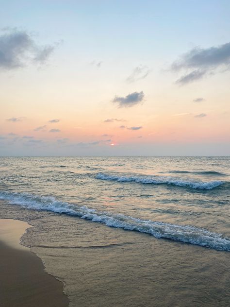 sun setting on Central Beach at Indiana Dunes National Park Indiana Dunes Beach, Michigan Dunes, Beaches In Michigan, Indiana Summer, July Bujo, Ocean Collage, Indiana Beach, Midwest Summer, Michigan City Indiana