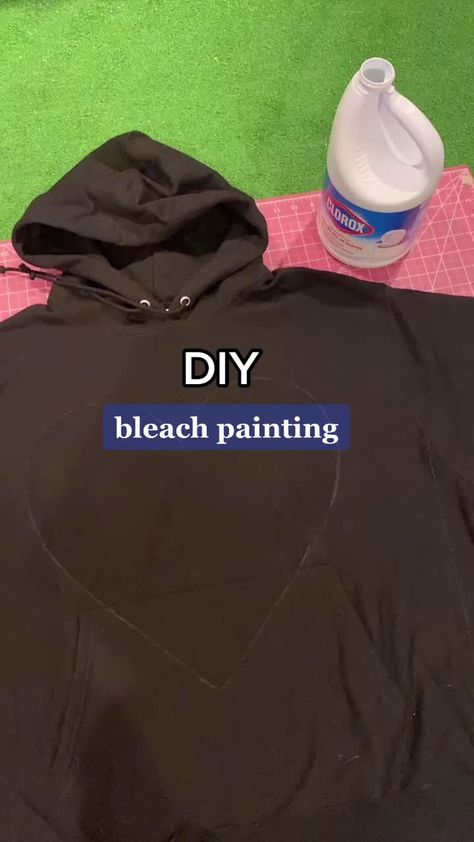 Bleach Painting, Diy Bleach, Bleach Shirt Diy, Hoodie Art, Bleaching Clothes, Diy Tie Dye Techniques, Diy Tie Dye Designs, Tie Dye Patterns Diy, Painted Clothes Diy