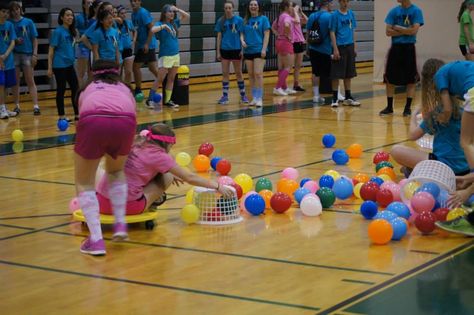 Pennridge High School plays "hungry, hungry hippos" with balloons and laundry bins! How creative #FTK Pep Assembly Ideas, School Pep Rally Ideas, Pep Assembly Games, Pep Rally Games High School, School Assembly Games, Pep Rally Ideas, School Spirit Ideas Pep Rally, Assembly Games, Rally Ideas