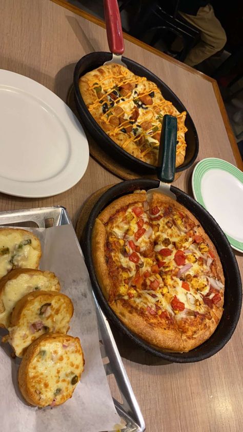 Pizza Hut Snap, Bday Poses, Food Story, Homemade Food Gifts, Breakfast Recipes Indian, Foodie Instagram, Snapchat Streak, Happy Food, Food Babe