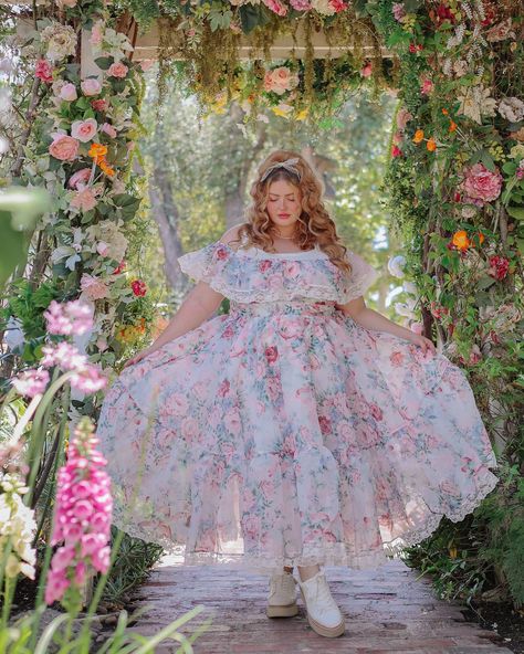 Meet me in the secret garden 🌸🌷🌿🪴 I was so excited to wear my new @selkie dress out to high tea with my girls! This style is such a show stopper! Use code NATALDEE to save 10% site wide (one time use per email). My shoes are from @dolcevita , they’re INCREDIBLY comfortable and wide width friendly! Necklace is @roseandclayjewelry 💖 #selkie #coquettefashion #coquettefashion #coquetteaesthetic #coquettegirl #plussizestyle #plussizeclothing #cottagecoreaesthetic #cottagecorefashion Selkie Dress, Trashy Y2k, Cottagecore Fashion, Cottage Core Aesthetic, The Secret Garden, My Shoes, Dress Out, High Tea, One Time