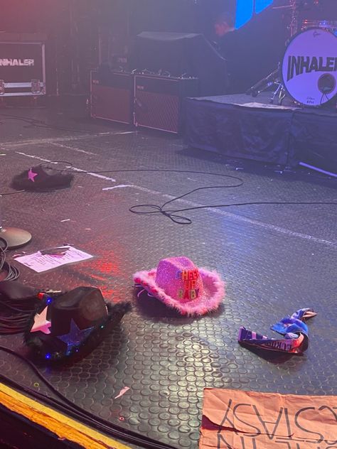 Elijah Hewson Cowboy Hat, Inhaler Concert Aesthetic, Inhaler Aesthetic Band, Inhaler Cowboy Hat, Elijah Hewson Aesthetic, Inhaler Outfit, Inhaler Concert Outfit, Concert Cowboy Hat, December Widget