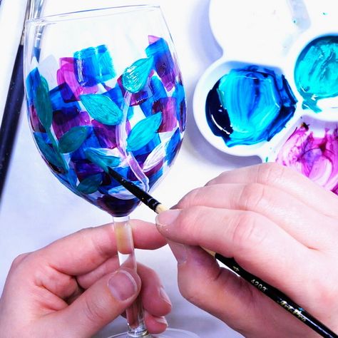 Pebeo Vitrail Glass Paint Ideas, Stemless Wine Glasses Diy, Easy Glass Painting, Paint For Glass, Hand Painted Stemless Wine Glasses, Creative Practice, Diy Bird Bath, Diy Wine Glasses, Useful Gifts