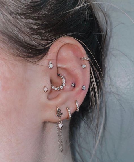 Different Ear Piercings, Snug Piercing, Types Of Ear Piercings, Mod Jewelry, Cool Ear Piercings, Cute Ear Piercings, Body Piercings, Ear Piercing, Piercing Tattoo