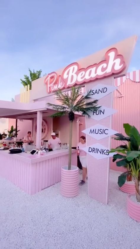 Ideas De Piscina, Pink Cafe, Barbie Theme, Malibu Barbie, Beach Bar, Pink Beach, Cafe Interior Design, Cafe Shop, Deck Chairs