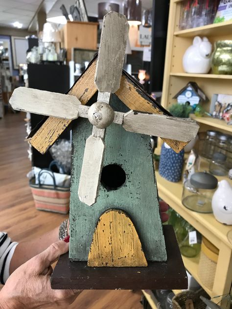 Bird Houses Ideas Diy, Garden Birdhouses, Rustic Birdhouse, Bird House Plans, Birds And The Bees, Decorative Bird Houses, Diy Birds, Bird Houses Diy, Scrap Wood Projects