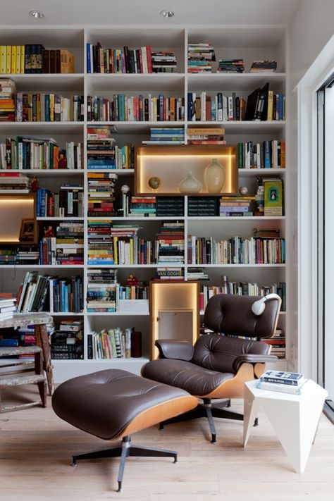 Bright Library, White Bookcases, Home Library Design, Home Libraries, Interior Deco, Home Library, Book Shelf, Home Office Design, Front Room