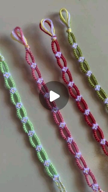 Daisy Chain Bracelet Tutorial, Daisy Chain Tutorial, How To Make Bracelets With Thread, Thread Bracelets Tutorial, Bracelets String, Chain Tutorial, Daisy Chain Bracelet, Thread Crafts, Diy Bracelets With String