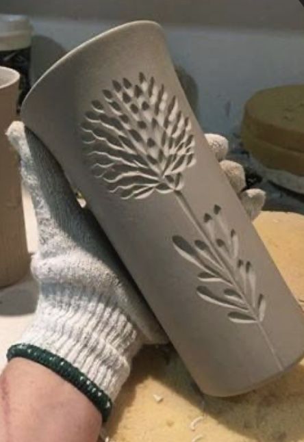 Carved Ceramics Ideas, Pottery Sgraffito Patterns, Ceramic Throwing Ideas, Pottery Vases Ideas Clay, Ceramic Flower Carving, Pottery Texture Ideas, Ceramics Cylinder Ideas, Carved Pottery Ideas, Pottery Designs Carving