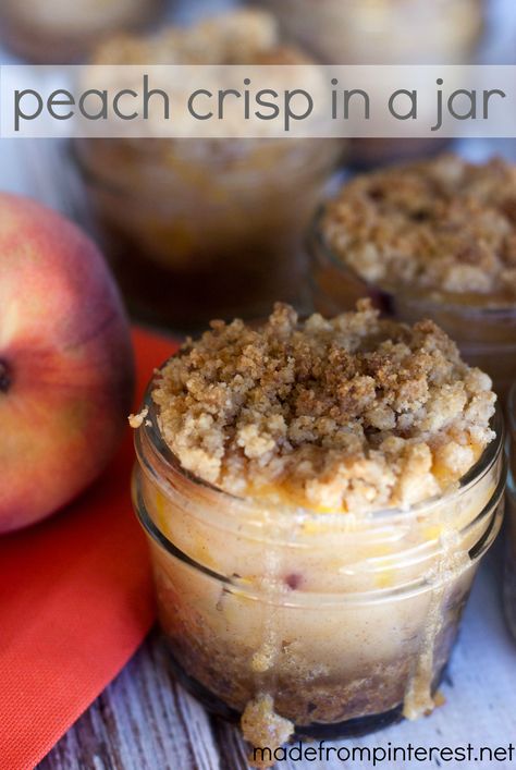 Peach Crisp in a Jar.  So cute! Jar Desserts, Jar Food, Thanksgiving Pie, Peach Crisp, Dessert In A Jar, Mason Jar Meals, Canning Jar, Meals In A Jar, Peach Cobbler