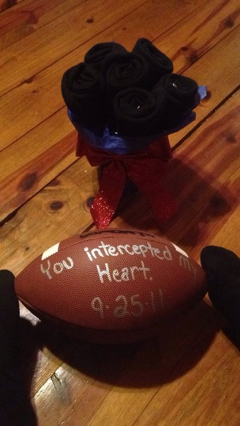 Nate's valentines gift from me:) bouquet of nike socks and a nike football. He loved it:) Boyfriend Football Baskets, Football Valentines, Nike Socks, Success And Failure, Nike Football, Valentines Gift, Boyfriend Gifts, Valentine Gifts