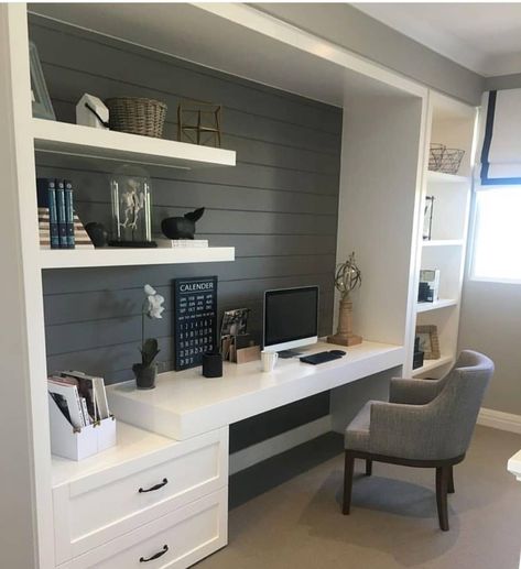 Look at this gorgeous built in study nook! . . . . #hamptons #hamptonsstyle #hamptonsoffice #greyhouse #coastal #coastalhome #coastaldecor… Workspaces Design, White Built Ins, White Desk, Office Area, Dekorasi Kamar Tidur, Bedroom Desk, Trendy Bedroom, Built In Desk, Book Storage