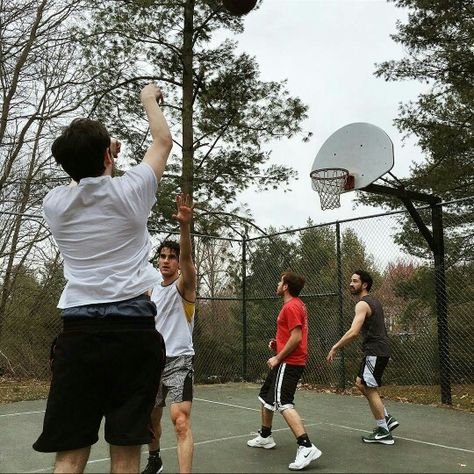 Darren and Chuck playing basketball Basketball With Friends, Playing Basketball, Darren Criss, Vanessa Hudgens, Black Paper, Fitness Lifestyle, Glee, The Live, Breaking News