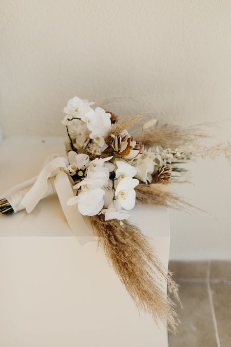 Chic Bridal Bouquet, Beach Wedding Planning, Floral Aesthetics, Events Planner, Mexico Destination Wedding, Dried Flowers Wedding, Tulum Wedding, Tulum Beach, Brides Bouquet