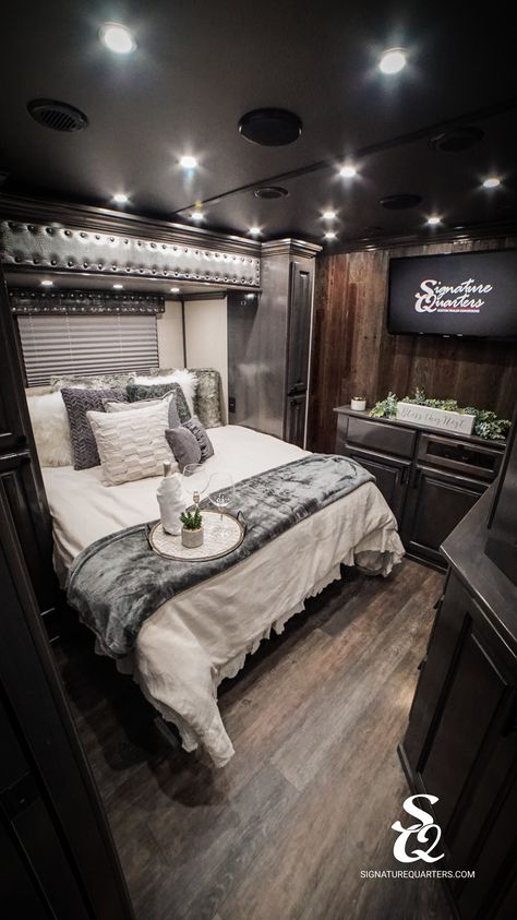 Camper Interior Ideas Bedroom, Black Rv Bedroom, Rv Bunkhouse Decor, Camper Master Bed Decor, Electric Fireplace In Camper, Black Rv Interior, Small Camper Bedroom Ideas, Rv Rooms Ideas, Rv Bedroom Decor