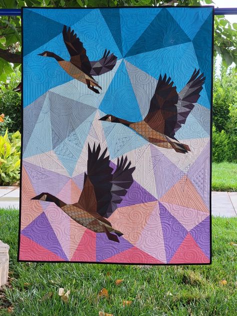 Swan Quilt, Quilt Paper Piecing, Paper Pieced Quilts, Flying Geese Quilt, Pieced Quilts, Paper Piecing Quilts, Flying Geese, A Duck, Quilt Kits