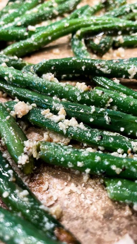 Garlic Parmesan Green Beans | Baking It Beautiful Parmesan Green Beans Baked, Parmesan Garlic Green Beans, Baked Green Bean Recipes, Garlic Parmesan Green Beans, Baked Green Beans, Farm Recipes, Parmesan Green Beans, Wild Rice Salad, Garlic Green Beans