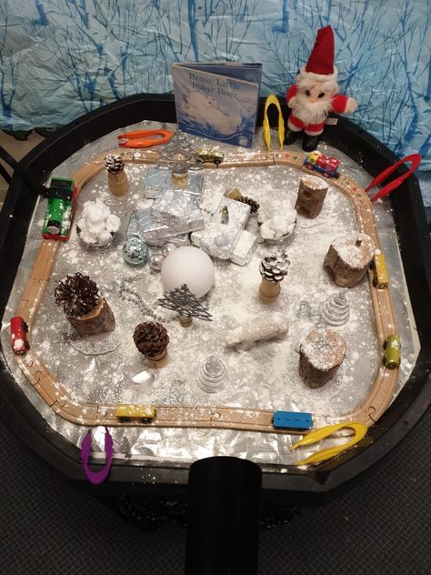 Winter Construction Eyfs, Christmas Sand Tray Ideas Eyfs, Xmas Tuff Tray Ideas, Polar Express Tuff Tray, Winter Tuff Tray Ideas Preschool, Christmas Water Play, Reggio Emilia Christmas Ideas, Winter Eyfs Activities Ideas, Christmas Early Years Activities