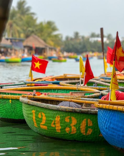 📍 Hoian, Vietnam 🇻🇳 . . . #hoian #vietnam #hoianvietnam #hoiantrip #hoianancienttown #hoiancity #coconutboat #traveldiaries #travelphotography Hoian Vietnam, December 2024, Hoi An, Countries Of The World, Travel Photography, Vietnam