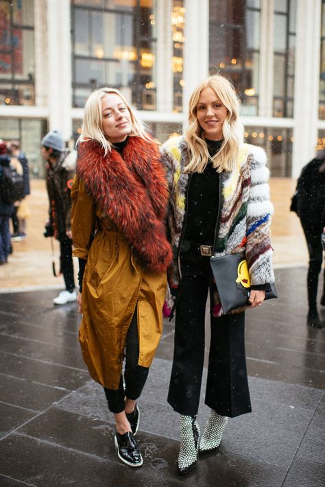 #nyfw #fw2015 #purseblog Casual Fur Coat Outfit Street Chic, Shawl Street Style, Fur Jacket Street Style, Street Fashion Show, Fur Coat Street Style 2022, 2015 Street Style, Vegas Outfits, 2020 Street Style, Street Style Edgy