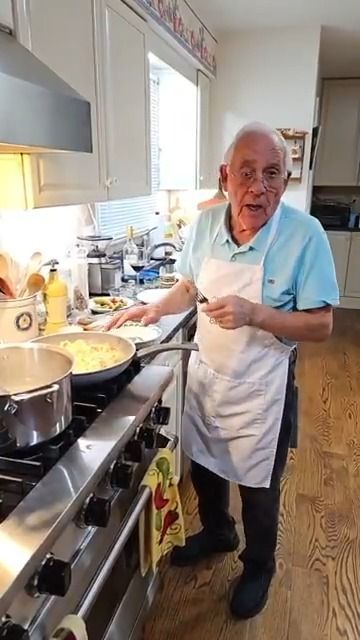 Tagliatelle in a Shrimp Piccata Lemon Sauce #Live | Tagliatelle in a Shrimp Piccata Lemon Sauce #Live | By Pasquale Sciarappa | Facebook Salisbury Steak With Mushrooms, Shrimp Piccata, Steak Pizzaiola, Steak With Mushrooms, Pasquale Sciarappa, Hamburger Steak, Salisbury Steak, Lemon Sauce, Crockpot Cooking