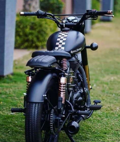 Old Royal Enfield, Royal Enfield Wallpapers, Royal Enfield India, Royal Enfield Modified, Enfield Classic, Bike Quotes, Custom Cafe Racer, Ford Raptor, Royal Enfield