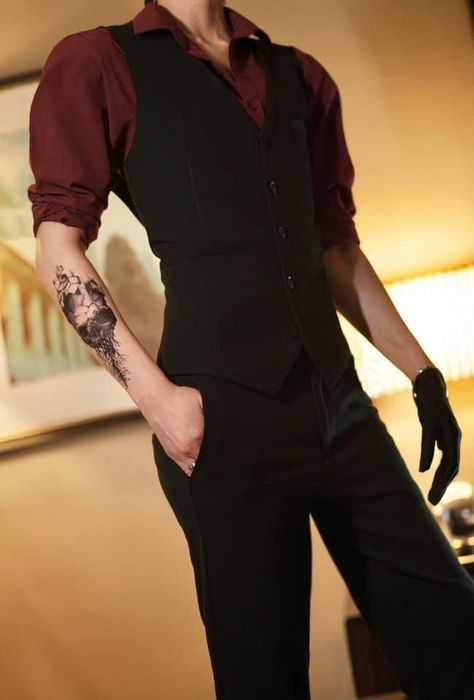 Male Dress Shirt Outfit, Men’s Vampire Outfit, Masquerade Outfit Ideas Men Casual, Bar Tender Outfit Man, Dressed Up Men Outfits, Mens Outfits Fancy, Red Fancy Outfit Men, Men Red And Black Outfit, Formal Dance Outfits For Guys