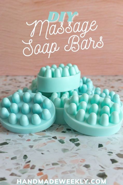 Learn how to make your own DIY massage bars for as little as $3.50 each! These are very similar to the Lush massage bars. Massage Bars Diy, Lush Massage Bar, Massage Soap Bars, Massage Bar Soap, Diy Vitamin C Serum, Massage Soap, Diy Massage, Massage Bar, Creative Gift Baskets