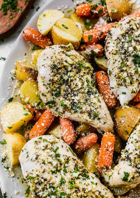 Crockpot Chicken and Potatoes Butter Herb Sauce, Crockpot Chicken And Potatoes, Chicken Breast Slow Cooker, Crockpot Chicken Healthy, Potatoes And Carrots, Chicken And Potatoes, Italian Herbs, Healthy Family Dinners, Easy Chicken Dinner Recipes