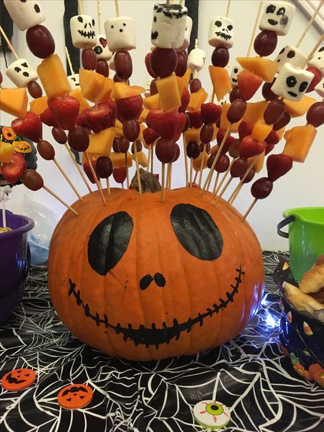 Halloween Potluck, Halloween Buffet, Diy Halloween Treats, Dekorasi Halloween, Halloween School Treats, Dulces Halloween, Fun Halloween Treats, Halloween Decor Diy, Halloween Fruit