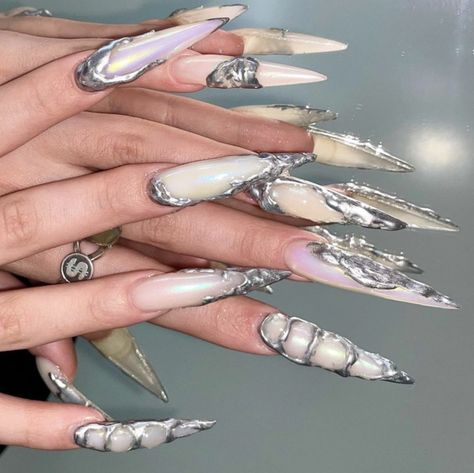 Grimes Nails, Metallic Nails Design, Pop Art Nails, Metallic Nail Art, Hippie Nails, Punk Nails, Edgy Nails, Basic Nails, Glow Nails