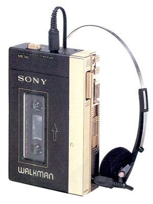 Walkman 80s, 80s Walkman, 80s Girl, Sony Walkman, Old Technology, Childhood Memories 70s, Retro Gadgets, Tape Recorder, Vintage Memory