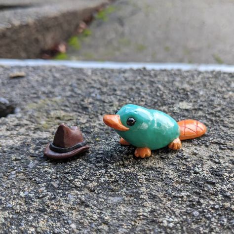 Platypus Perry, Easy Clay Sculptures, Hanging Craft Ideas, Perry The Platypus, Hanging Craft, Air Dry Clay Projects, Clay Diy Projects, New Paper, Clay Crafts Air Dry