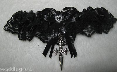 Gothic Wedding Garter, Black Garter Wedding, Barker Wedding, Black Wedding Garter, Grunge Wedding, Witchy Wedding, Gothic Wedding Theme, Dark Wedding Theme, Biker Wedding