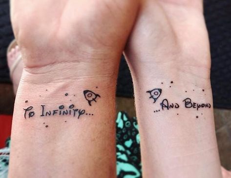 Matching Tattoo Ideas Mom And Daughter, Mommy Daughter Tattoos, Mother Son Tattoos, Mom Daughter Tattoos, Matching Friend Tattoos, Cute Matching Tattoos, Matching Tats, Tatuagem Masculina Pequena, Cute Couple Tattoos