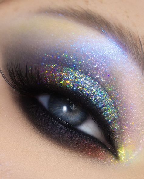 Make Up Yeux, Holographic Eyeshadow, Holographic Makeup, Eye Makeup Images, Beginners Eye Makeup, Work Makeup, Eye Makeup Pictures, Ethereal Makeup, Beautiful Eye Makeup