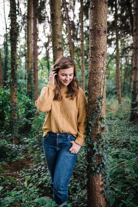 Photography Poses In Forest, Photo Poses In Forest, Photo Poses In Nature, Nature Photo Shoot Ideas, Nature Photo Poses, Girl Outdoor Shoot, Poses In Forest, Pine Forest Photography, Park Photography Ideas