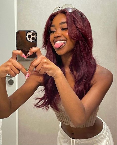 Pelo Color Borgoña, Wine Hair Color, Wine Red Hair, Wine Hair, Red Hair Inspo, Dark Red Hair, Burgundy Hair, Rainbow High, Dye My Hair